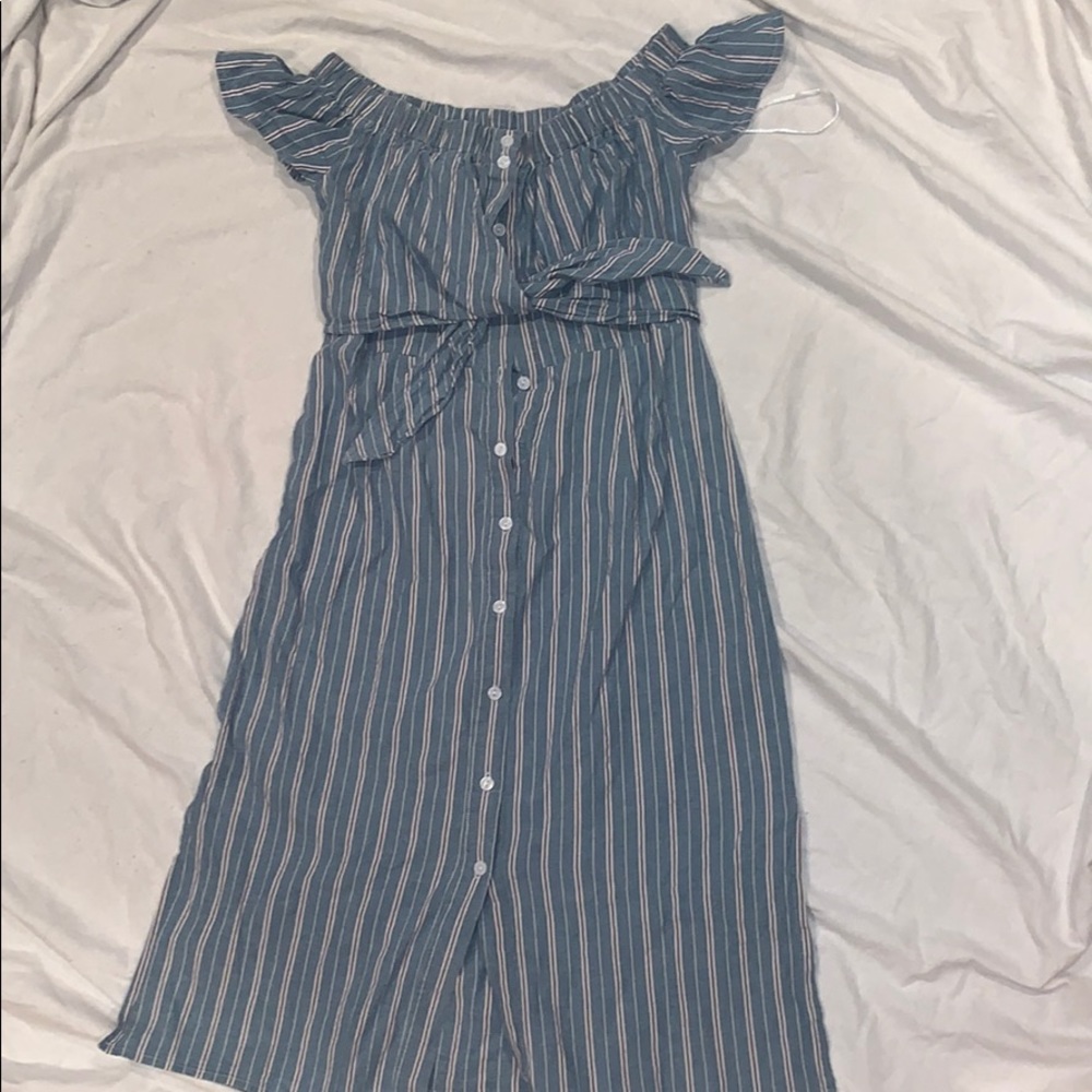 Off the shoulder front tie dress